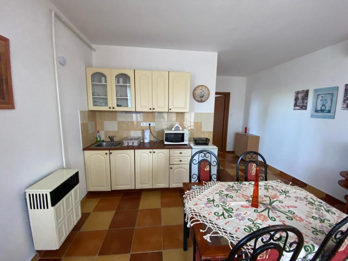 Gabi Lux Apartman Apartment Hajduszoboszlo Ngoại thất bức ảnh