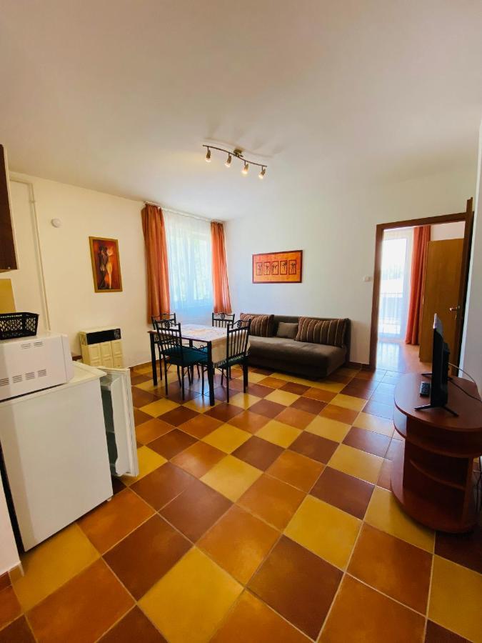 Gabi Lux Apartman Apartment Hajduszoboszlo Ngoại thất bức ảnh