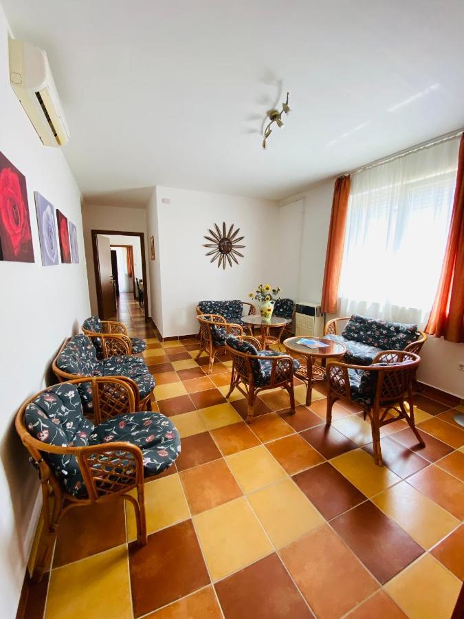Gabi Lux Apartman Apartment Hajduszoboszlo Ngoại thất bức ảnh