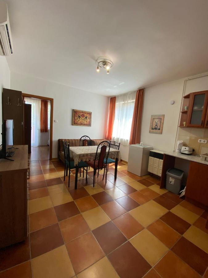Gabi Lux Apartman Apartment Hajduszoboszlo Ngoại thất bức ảnh