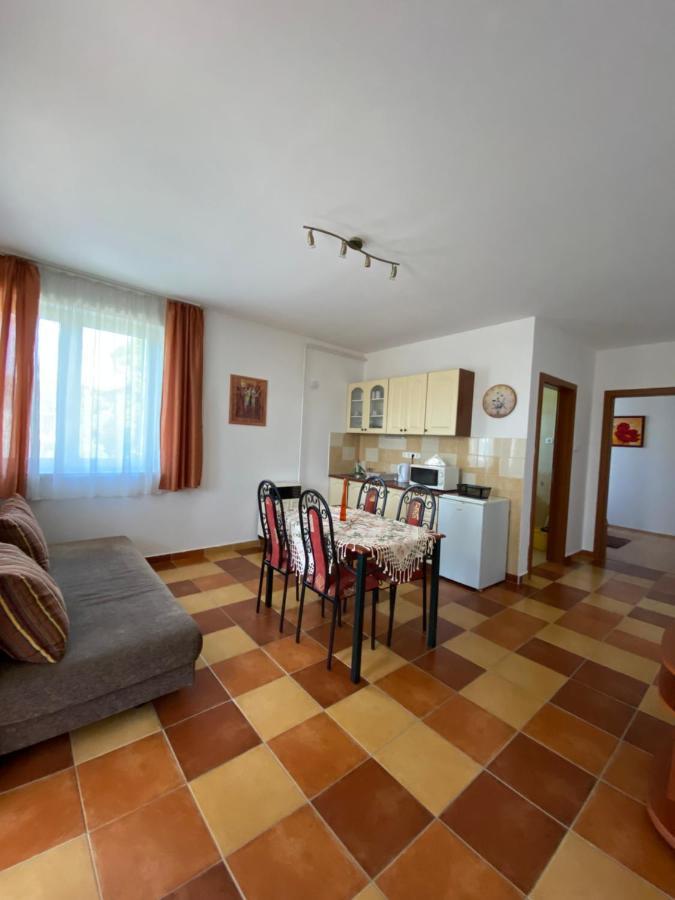 Gabi Lux Apartman Apartment Hajduszoboszlo Ngoại thất bức ảnh